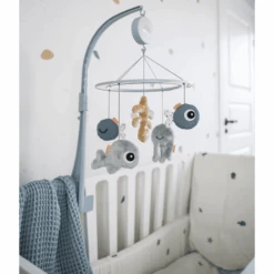 Done By Deer ™ Muziekmobiel Zee Friends Met Spiegel, Blauw 9 Done By Deer ™ Muziekmobiel Zee Friends Met Spiegel, Blauw -Kinderspeelgoed done by deer muziekmobiel zee friends met spiegel blauw a304317 4