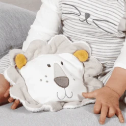 Fehn ® Druivenpitkussen Leeuw Fehn NATURE 7 Fehn ® Druivenpitkussen Leeuw Fehn NATURE -Kinderspeelgoed fehn druivenpitkussen leeuw fehn nature a295851 2