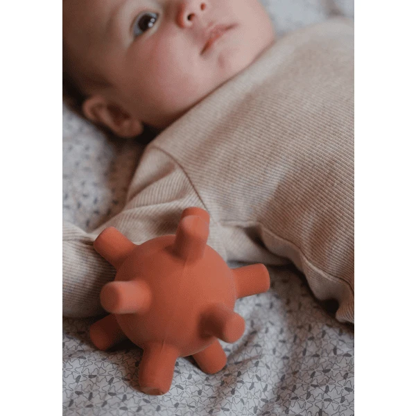 Filibabba Motorische Bal Baby Sense Bal Roest 4 Filibabba Motorische Bal Baby Sense Bal Roest - Afbeelding 4