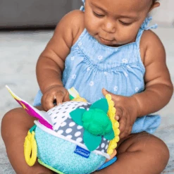 Infantino Leuke Mini Motor Bal 7 Infantino Leuke Mini Motor Bal -Kinderspeelgoed infantino leuke mini motor bal a331945 2