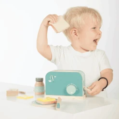 Label-Label - Houten Broodrooster - Groen 8 Label-Label - Houten Broodrooster - Groen -Kinderspeelgoed label label houten broodrooster groen a393351 3