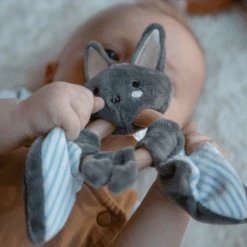 Tryco Pluche Speen Met Rammelaar - Bruce Vleermuis -Kinderspeelgoed tryco pluche speen met rammelaar bruce vleermuis a394208 4